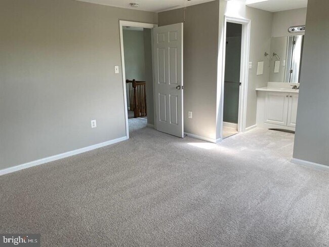 Building Photo - 8027 Hollow Reed Ct