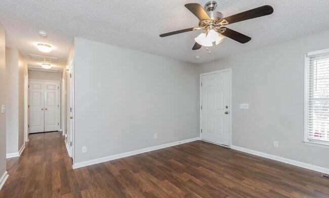 Foto del edificio - 15 Nealtown Way