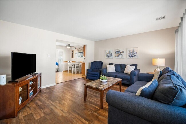 Building Photo - 10 Explorer Rd