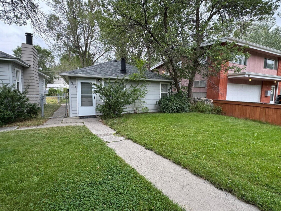 Primary Photo - 1120 Custer Ave