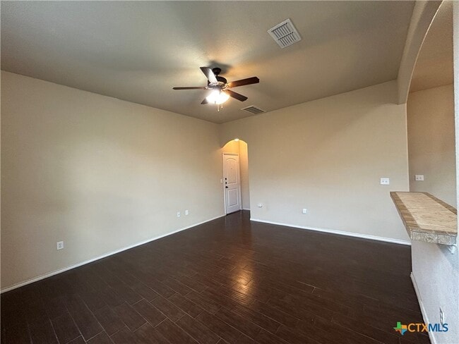 Building Photo - 665 Creekside Cir