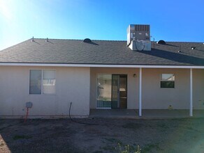 Building Photo - 8340 W Concordia Dr
