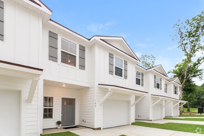 Building Photo - Overland Townhomes