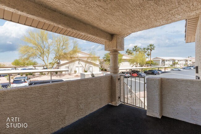Foto del edificio - Beautiful upstairs 2-bedroom, 2-bathroom apartment