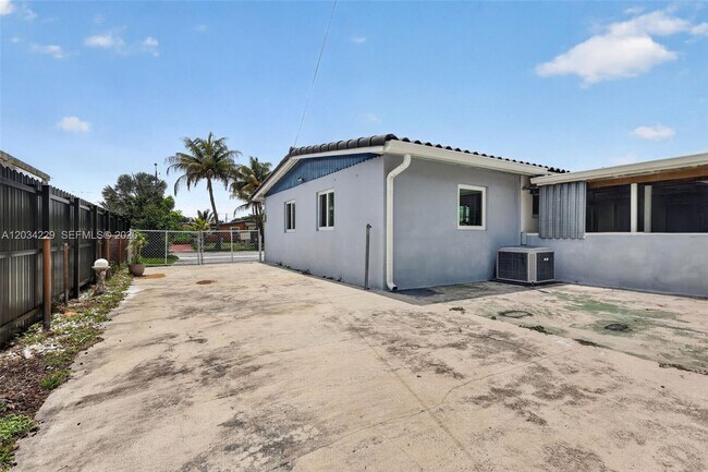 Foto del edificio - 17001 NW 53rd Ct