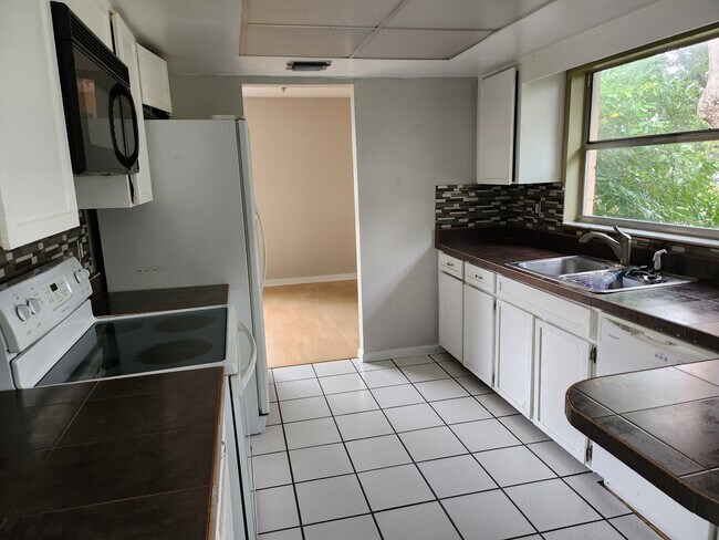 Building Photo - 107 Wheatland Ct