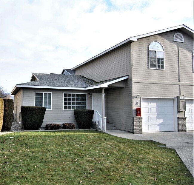 Building Photo - 1386 Brown St