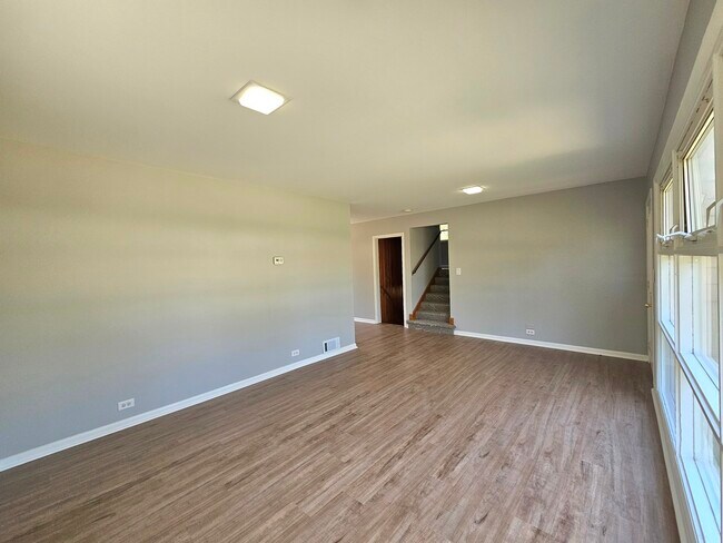 Building Photo - 711 Warwick Ave