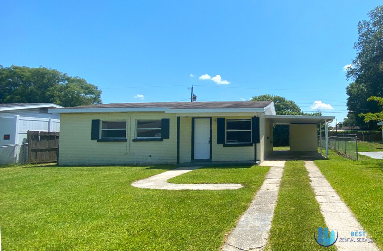 Foto principal - ADORABLE 3 Bedroom, 1 Bathroom House avail...
