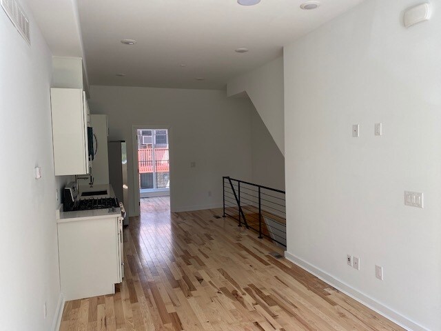 Building Photo - 1445 S 32nd St