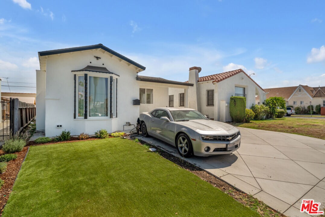 Foto principal - 7526 S Hobart Blvd