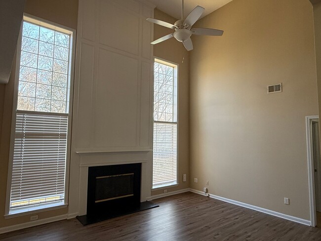 Building Photo - 7501 Lady Bank Dr