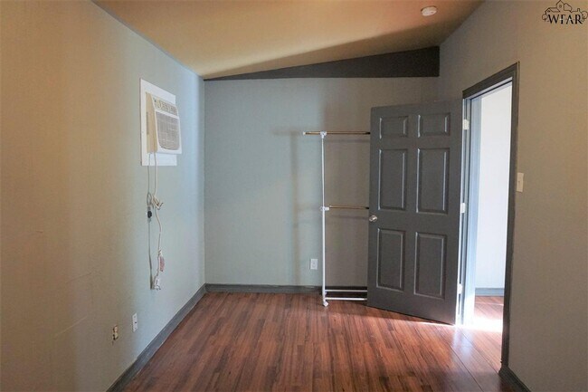 Building Photo - 1706 Lucile Ave