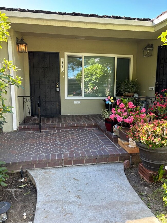 Building Photo - 5281 E El Prado Ave