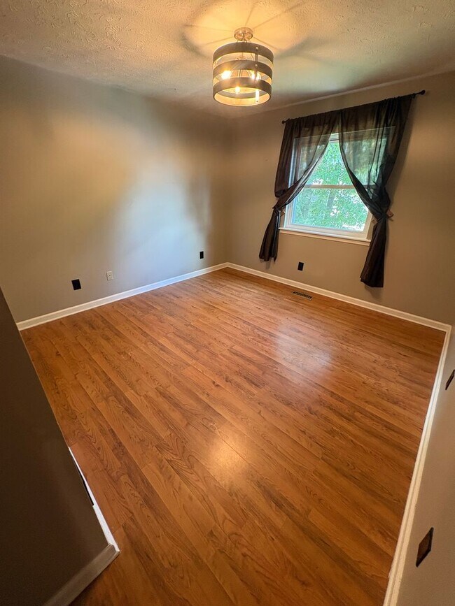 Building Photo - Lakefront Living at Fairfield Plantation