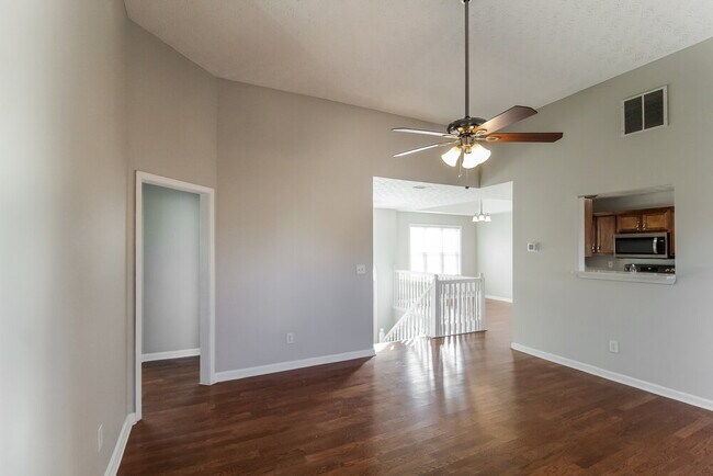 Building Photo - 445 Camella Cir