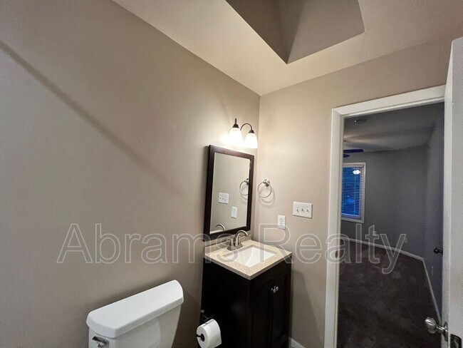 Building Photo - 1136 Glengarry Way