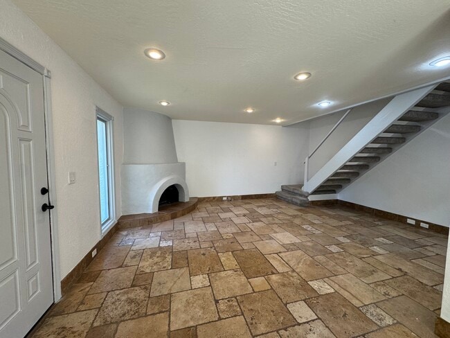 Building Photo - 1802 E Frier Dr