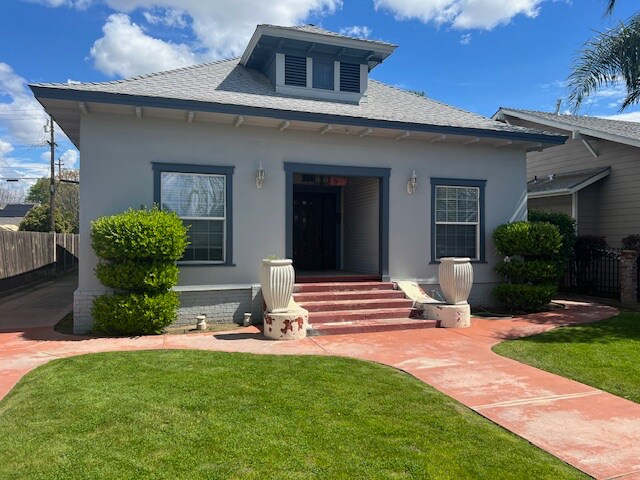 Primary Photo - 814 N Van Ness Ave
