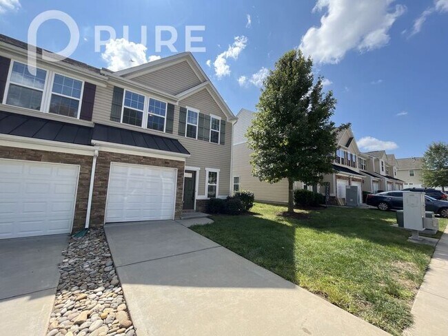 Building Photo - 2442 Silverthorn Dr