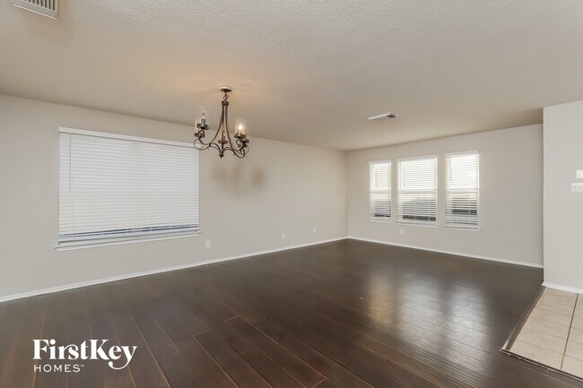 Foto del edificio - 11019 Forest Shower