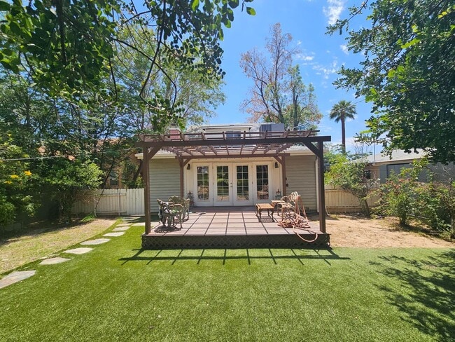 Building Photo - 3bd historic Gem!