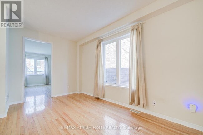 Building Photo - 30 London Pride Dr