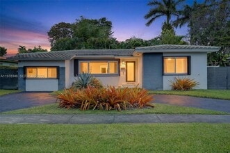 Building Photo - 425 NE 114th St