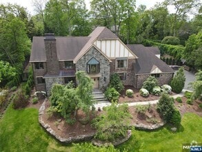 Building Photo - 39 Springhouse Rd