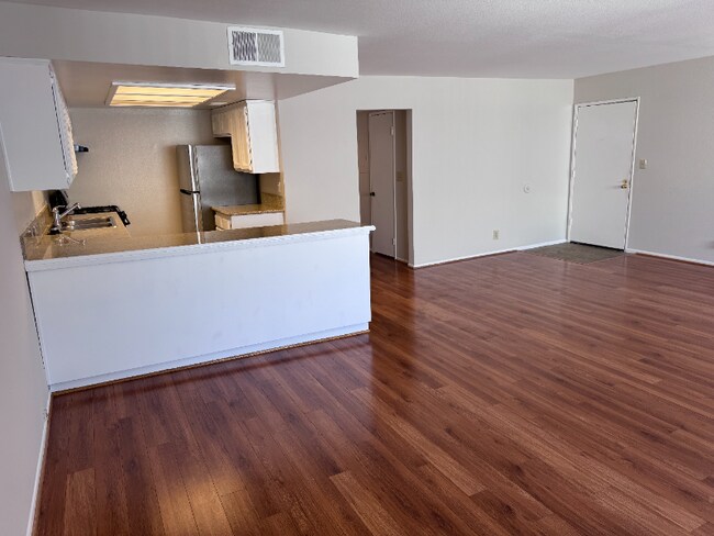 Foto del edificio - 421 N Kenneth Rd