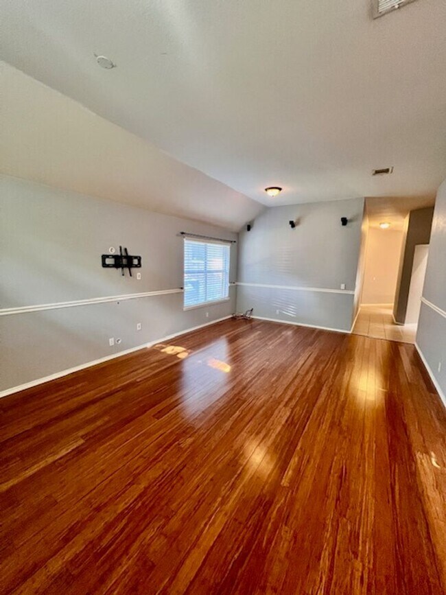 Building Photo - Steeds Crossing / One Story / 3 bedrooms, 2 bath, 2 living / Pflugerville ISD