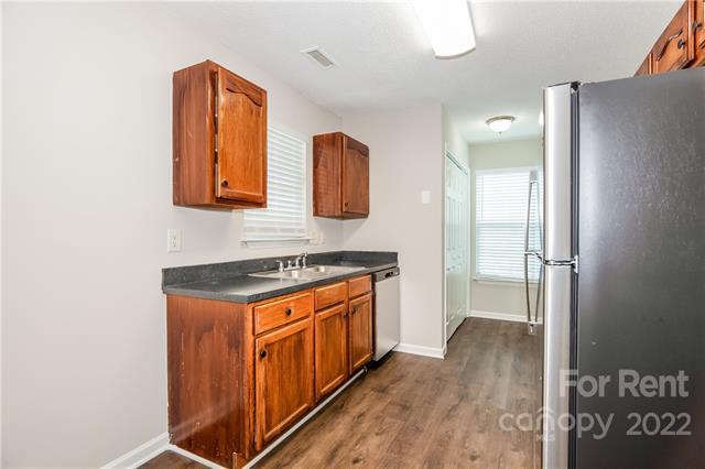 Building Photo - 6504 Lynmont Dr