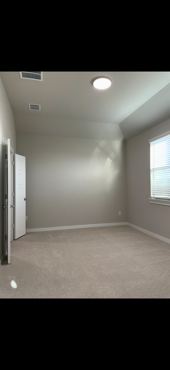 Building Photo - 527 Ridgedale Dr