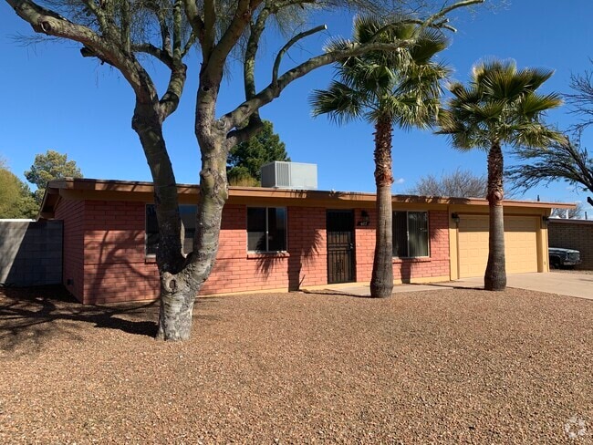 Building Photo - 607 N De Medici Pl