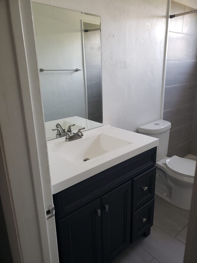 Photo - 1849 Dewey St Apartments