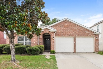 Building Photo - 833 Lariat Dr