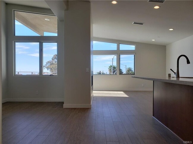 Building Photo - 34610 Camino El Molino, San Clemente, CA 9...
