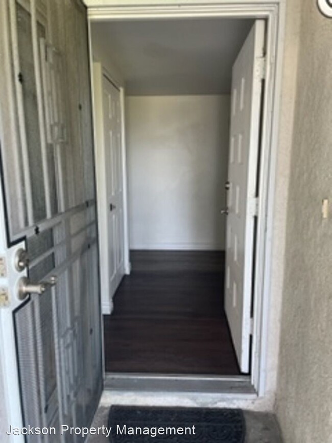 Building Photo - 3 br, 2 bath House - 3353 Las Vegas Dr