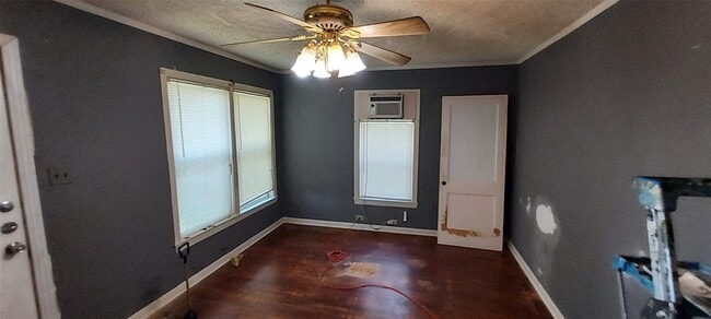 Building Photo - 201 W Anderson Ave