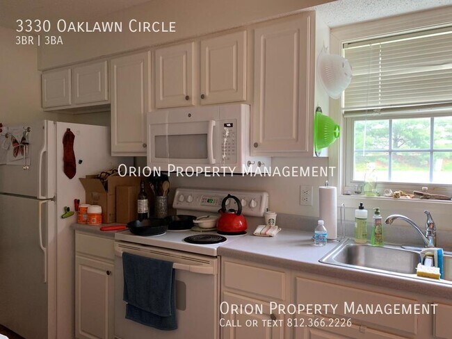 Building Photo - 3330 S Oaklawn Cir