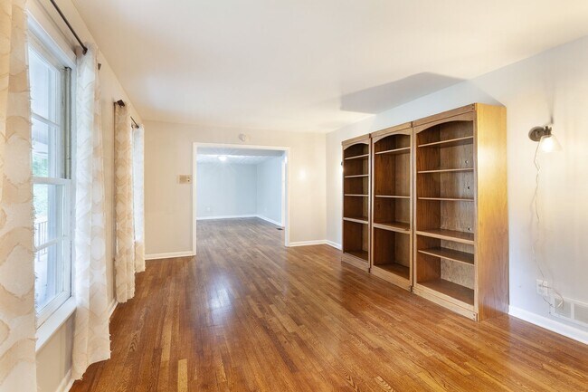 Photo - Very Spacious 4/3 w/ Finished Basement in ... House