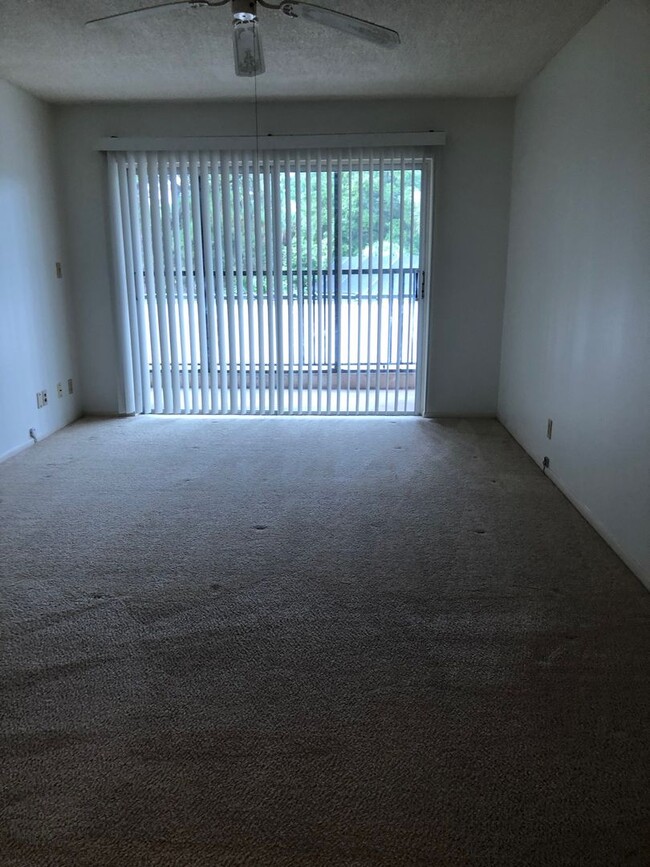 Building Photo - Annual Rental! 1BR/1BA 55+ Condo on the Is...