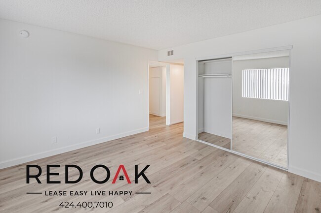 Foto del edificio - ~1 Month FREE~ Spacious Three Bedroom with...