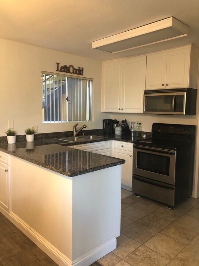 Foto del edificio - 17181 W Bernardo Dr