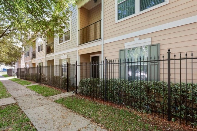 Building Photo - 2914 Clay St