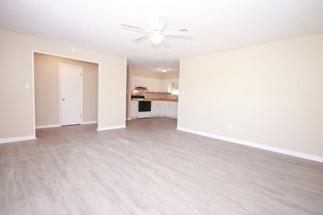 Foto del edificio - Updated 3BR/2BA Home with New Flooring & F...