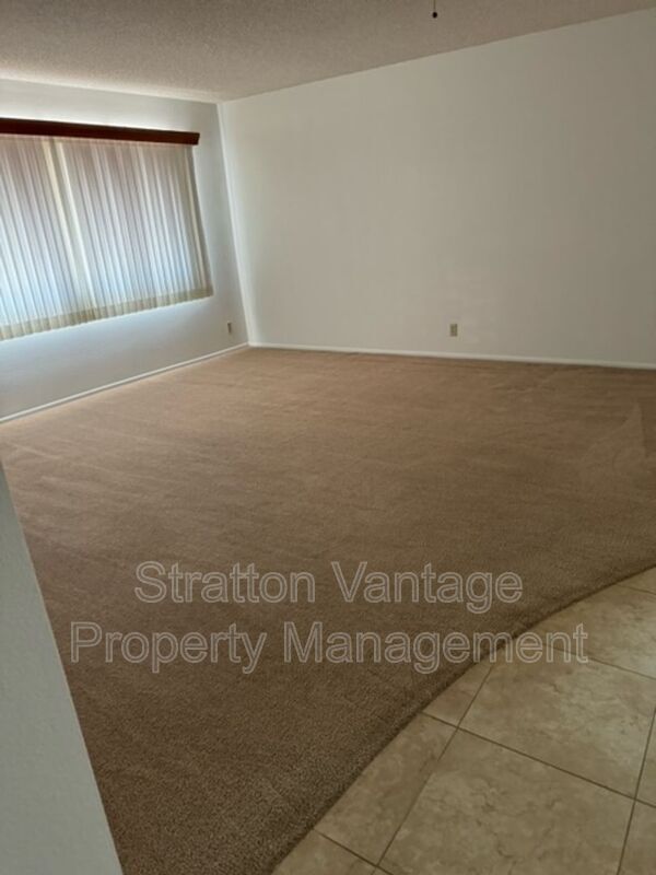 Building Photo - 5028 E Flossmoor Ave