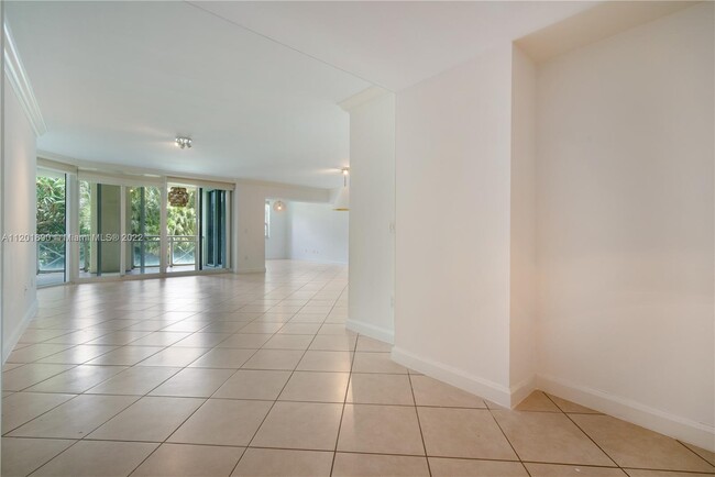 Building Photo - 445 Grand Bay Dr