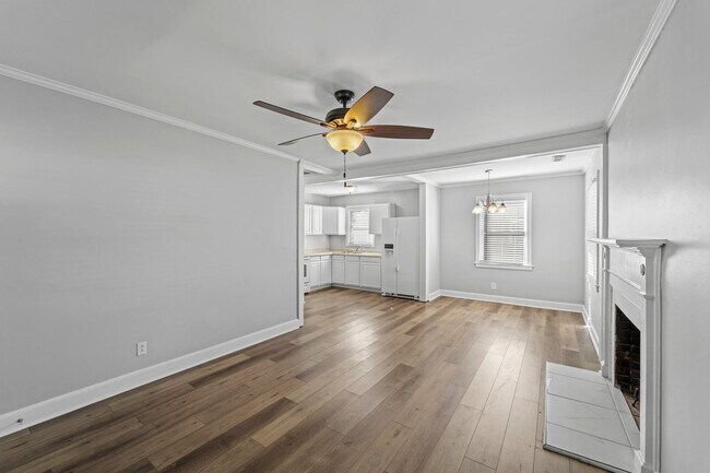 Building Photo - 1605 Oakwood Ave