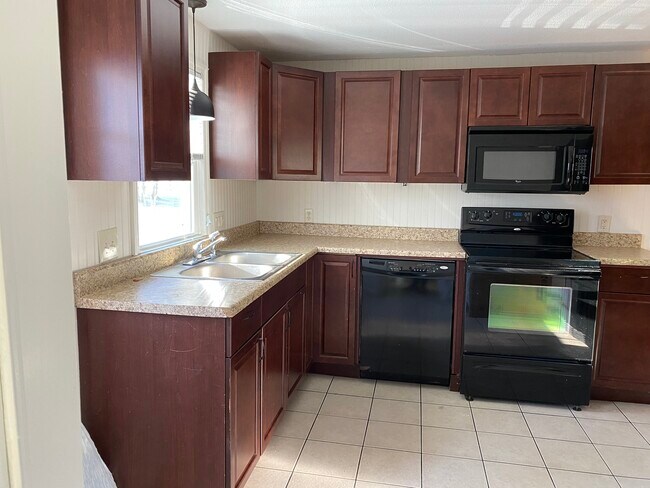 Building Photo - 4 Sequoia Dr